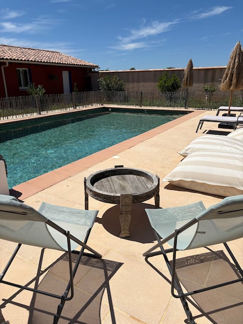 Quiet house with pool