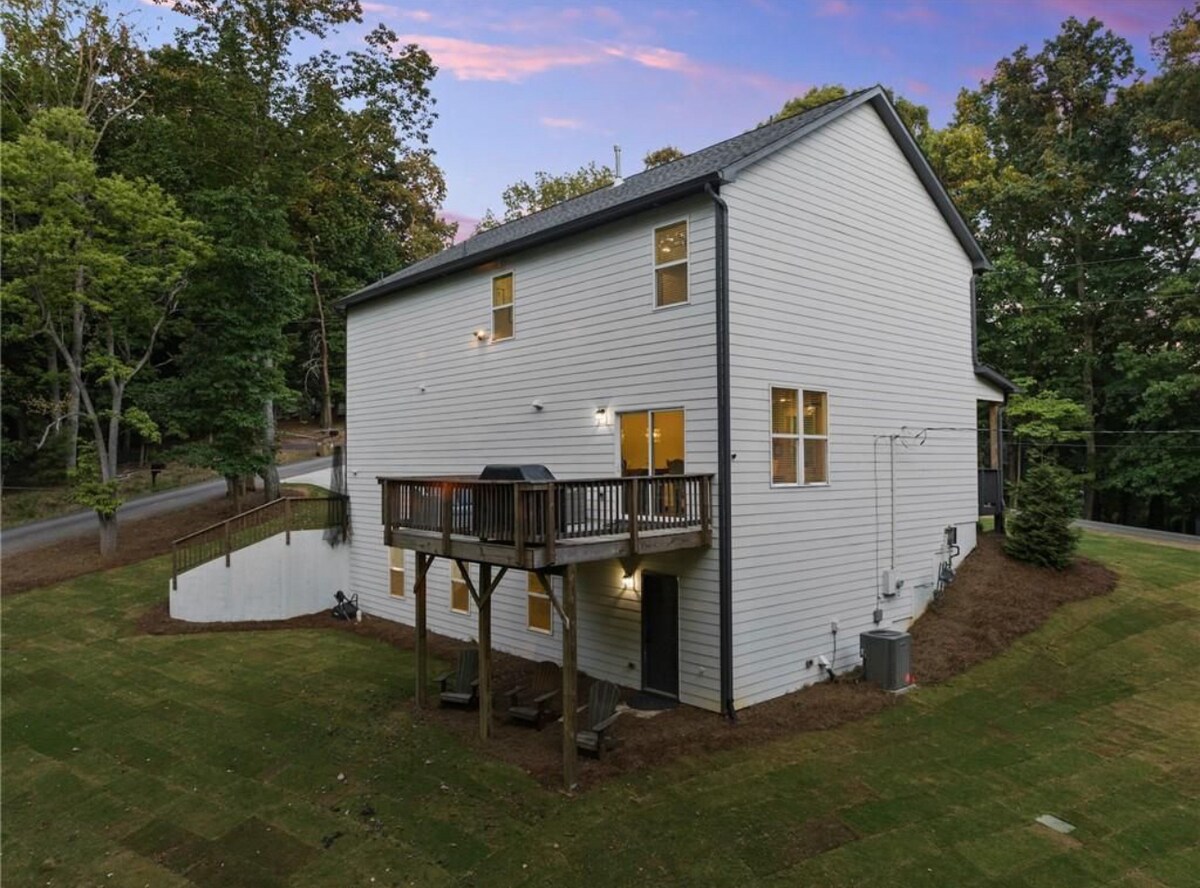 Deer Lakehouse on Lake Lanier