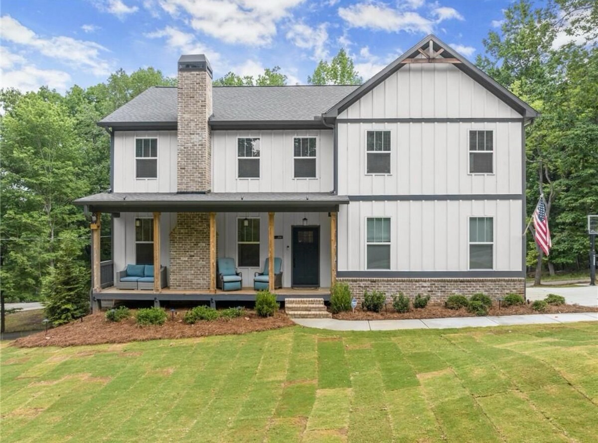 Deer Lakehouse on Lake Lanier