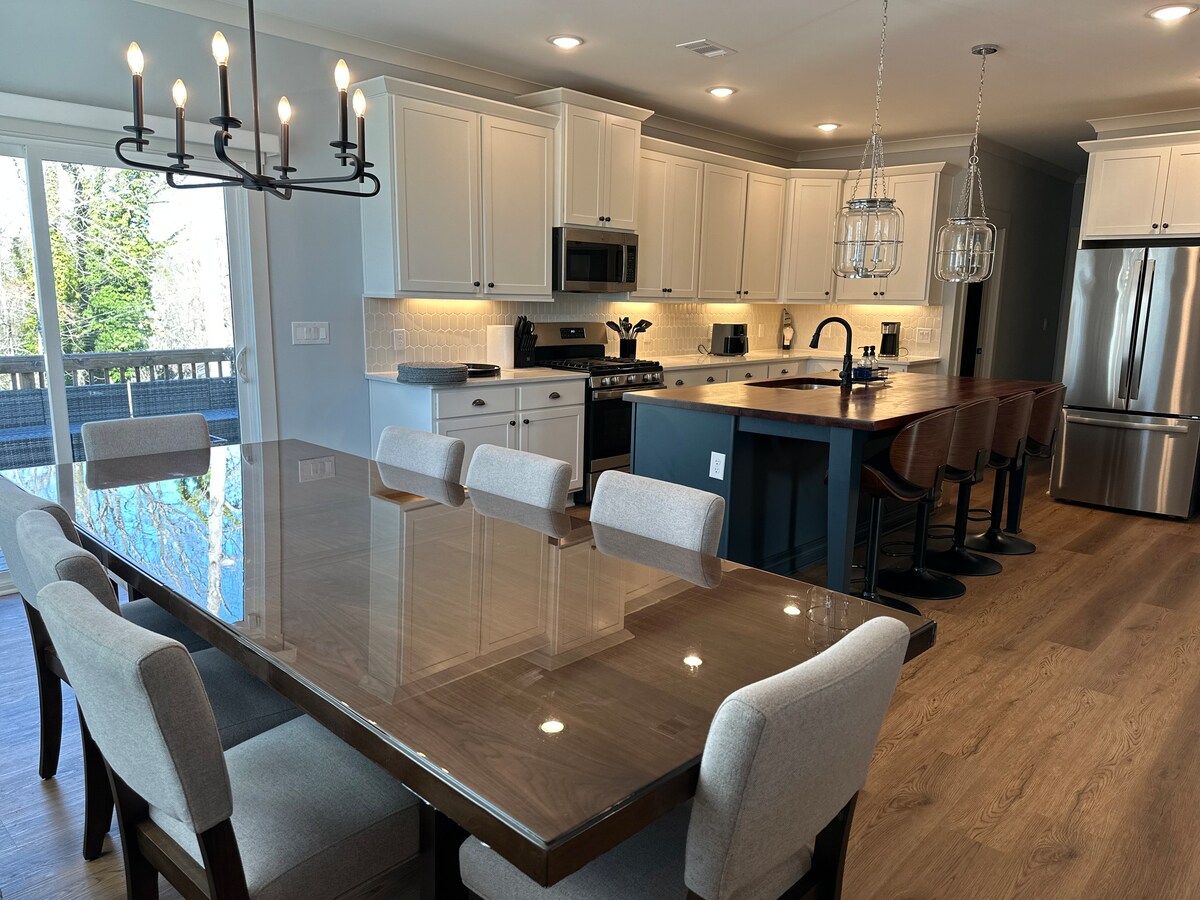 Deer Lakehouse on Lake Lanier