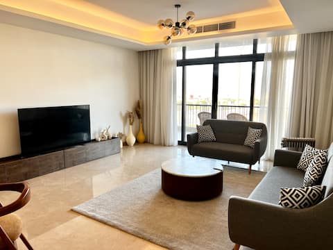 Beautiful 2BR Apartment in CFC