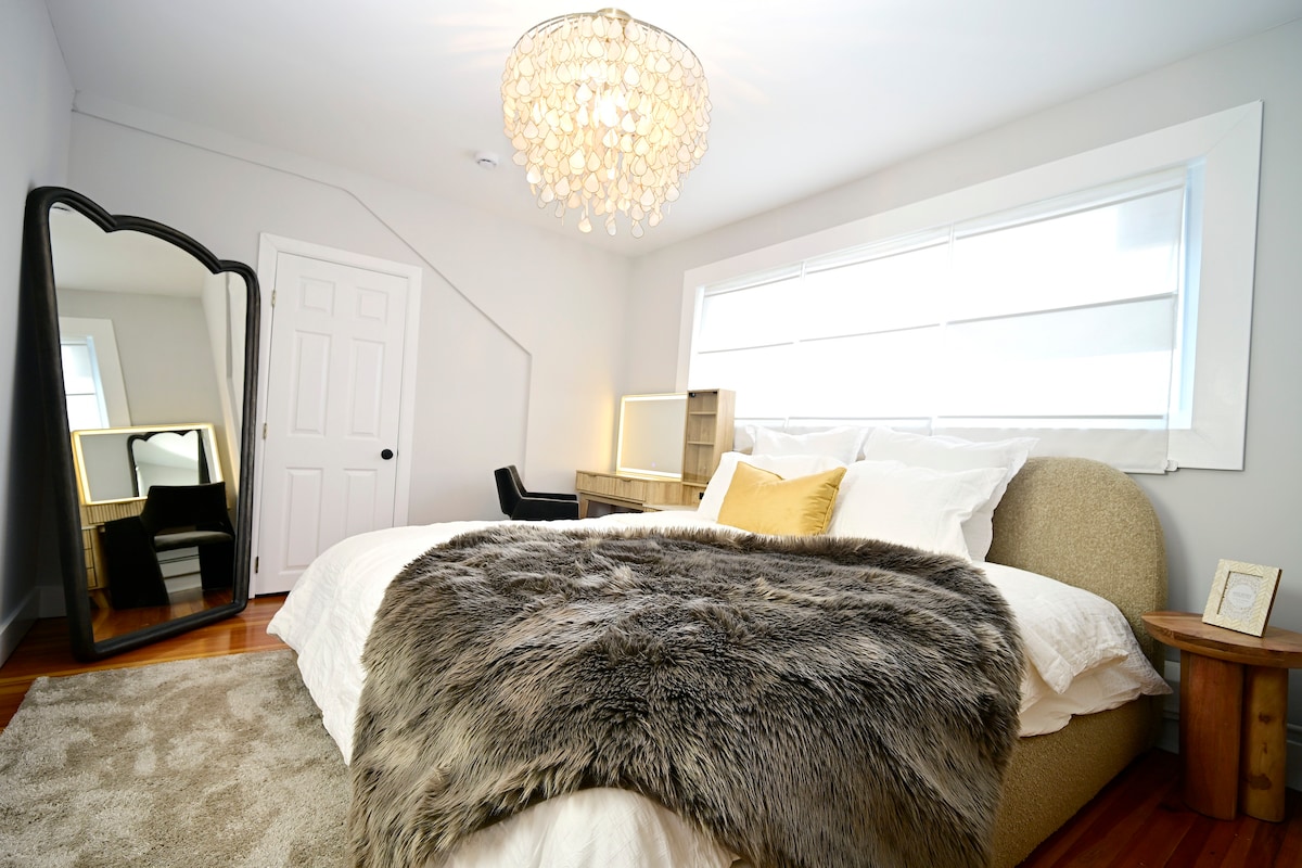 Dhoma kryesore e gjumit /dollapi i hyrjes 