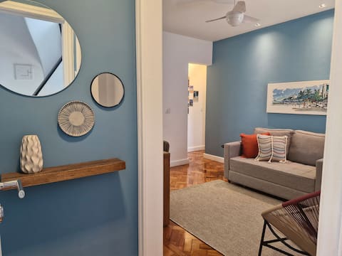 Popular Airbnb listing: Living room and bedroom Posto 11 Leblon in Leblon