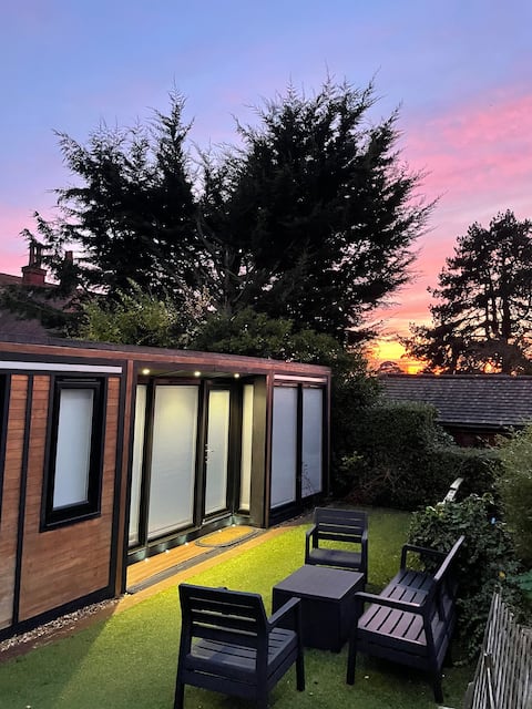 Cosy Lodge with Modern Comforts