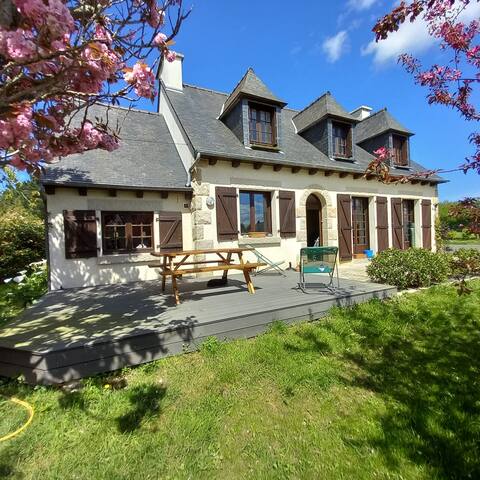 Nice independent house with sea view.