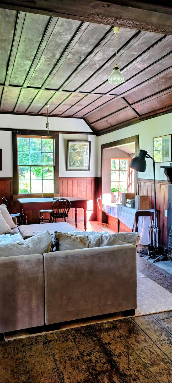 Historic Waterfront Cabin - Paparoa