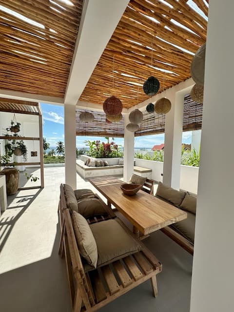 Stylish Oceanview Penthouse with private pool