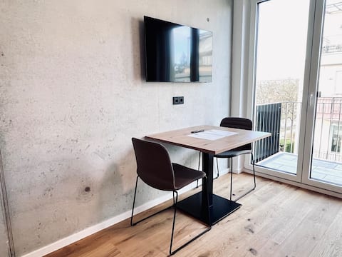 Popular Airbnb listing: Exclusive apartment with balcony for 2 people in Alt Moosach