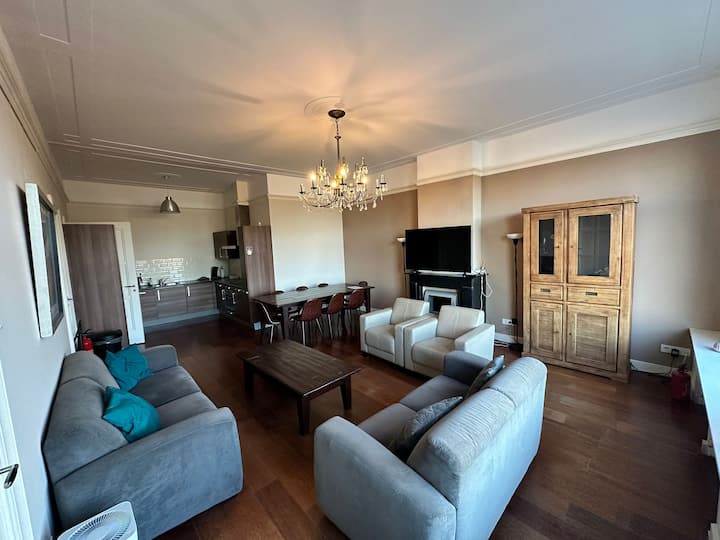 ***** Big Luxurious Townhouse Apartment - Den Haag