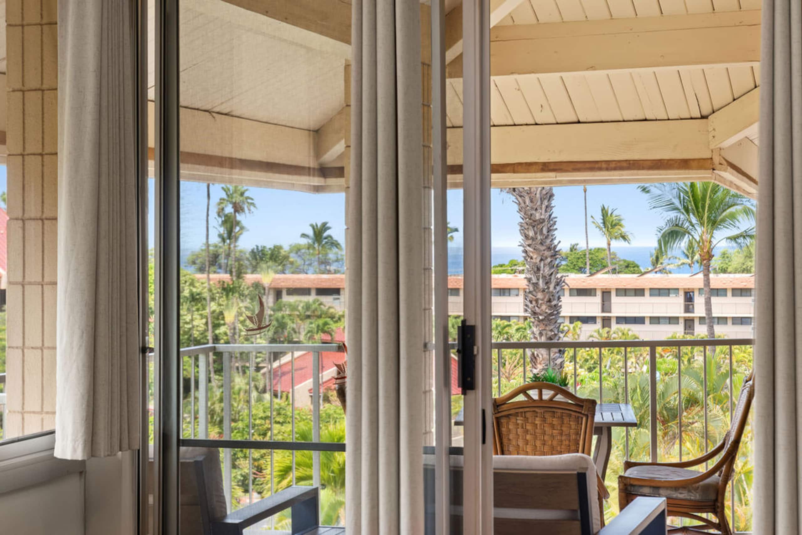 Condo in Kihei · ★4.9 · 2 bedrooms · 3 beds · 2 baths - Image 2