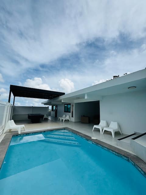 Oasis & Casa Kiarita • House on the Hill