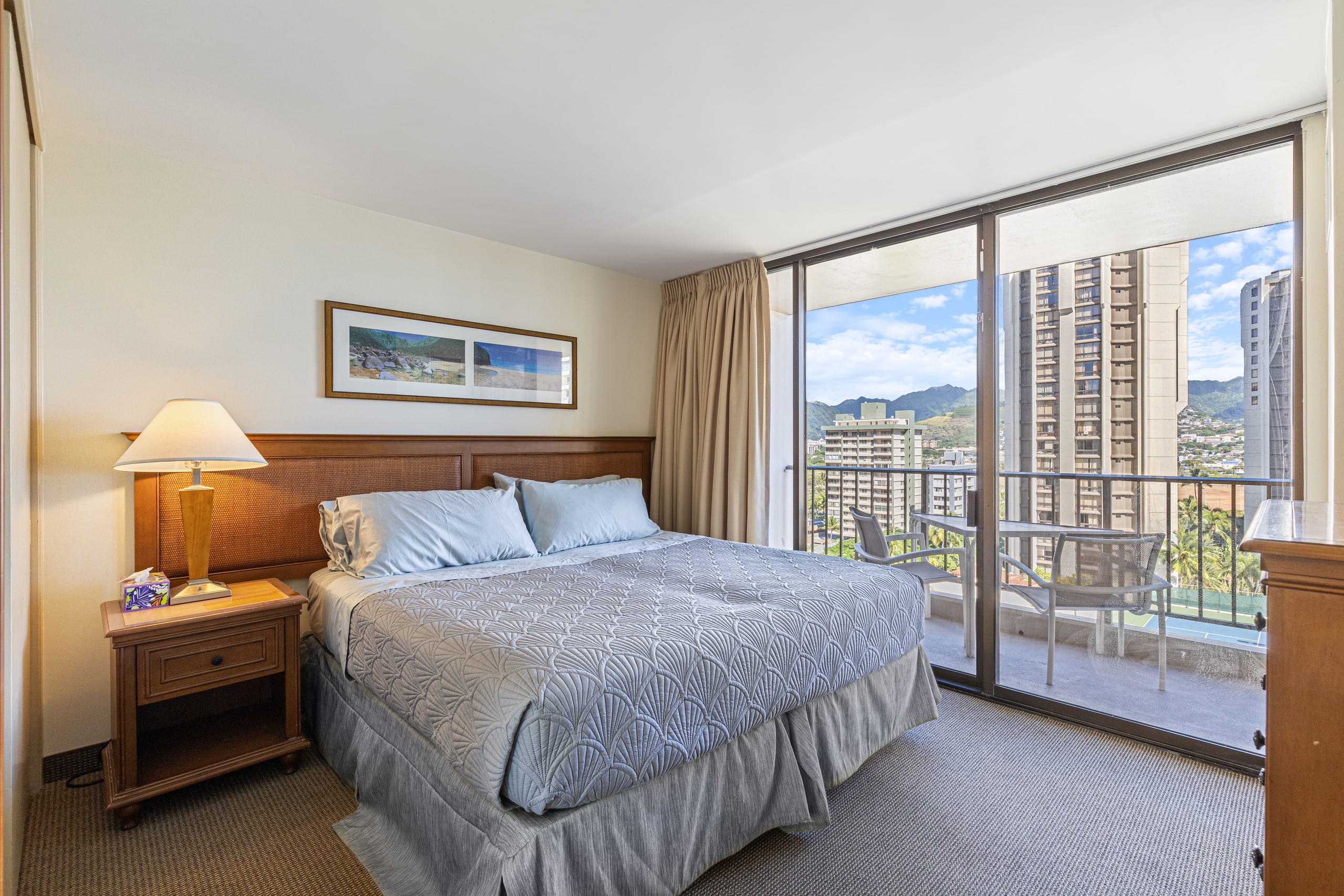 Condo in Honolulu · ★4.72 · 1 bedroom · 3 beds · 1 private bath - Image 10
