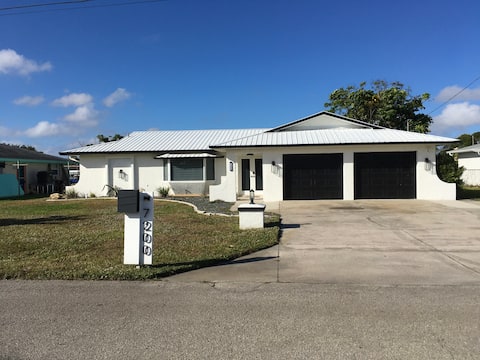 3 BR Heated Pool House with Boat Lift