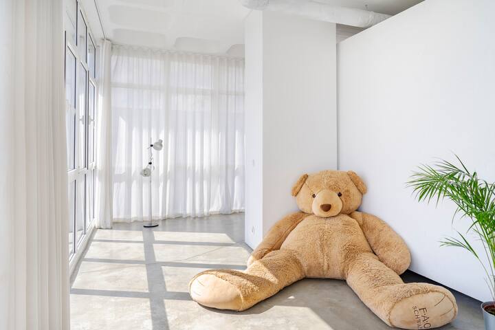 Loft espaçoso com vista incrível gallery image 2