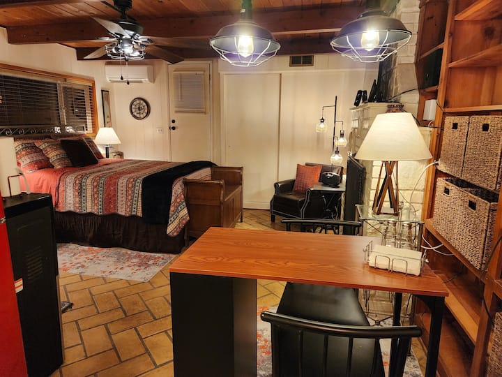 Rustic Studio - Vista, CA