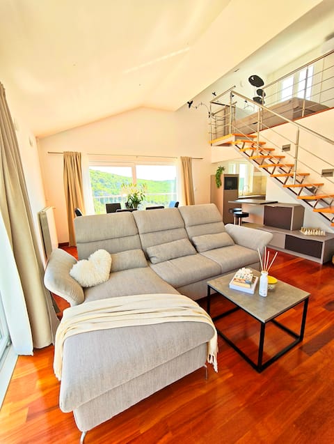Top performing Airbnb: Green Hills Apartment in Šumet