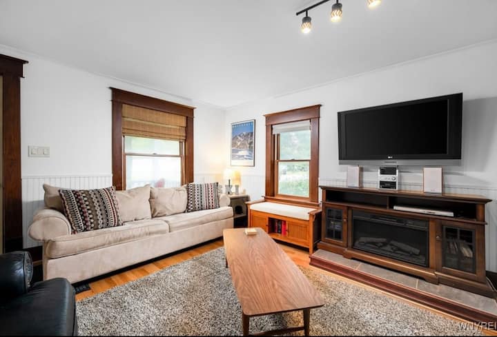 Ellicottville Creek Ski Cottage Walk To Village - Ellicottville, NY