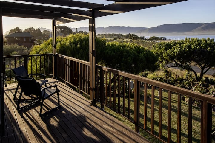 Rustic 4 Bedroom Retreat In Fisherhaven - Fisherhaven