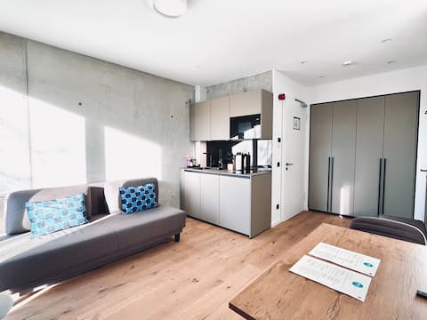 Leistungsstarkes Airbnb: Exclusive Family & Friends apartment with kitchen in Alt Moosach