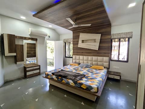 Spacious 4BHK At Prime Spot - Woodcrest Bungalow