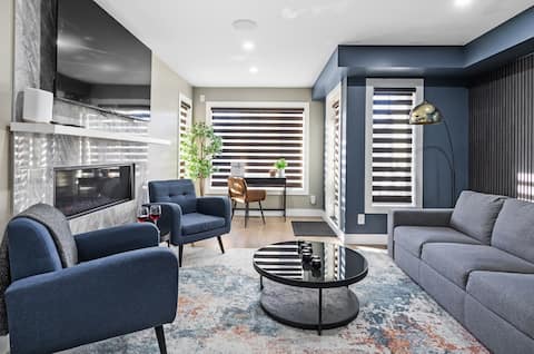 Successful Airbnb property: Rare Downtown Home | 2 King Beds | AC + Parking in Lower Mount Royal
