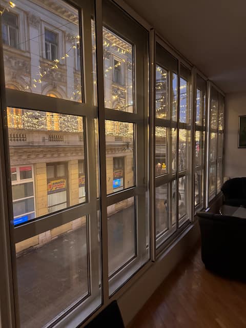 Spacious Promenade View Apt - Near Eternal Flame