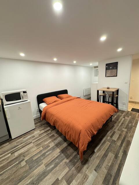 Charming studio on the outskirts of Paris