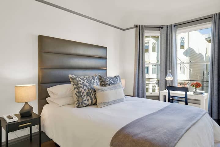 Elegance In Nob Hill 2br W/ Roof Deck Views - San Francisco, CA