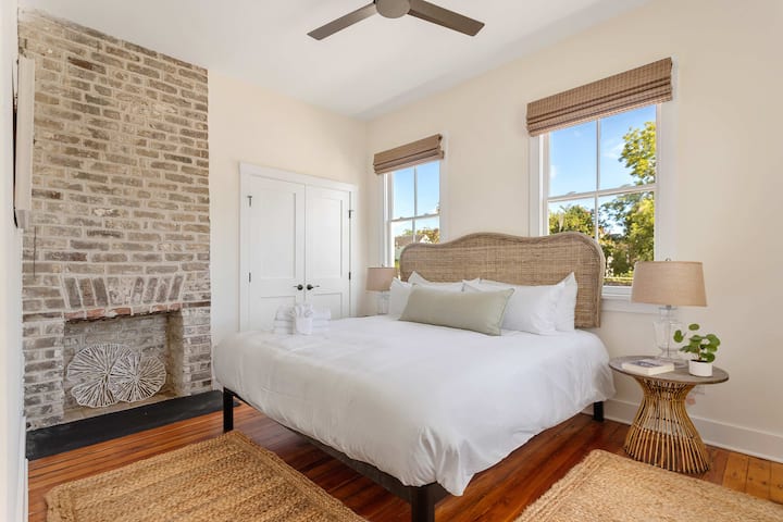 Charming 6bd House W. Pool & Parking, Near King! - Charleston, SC