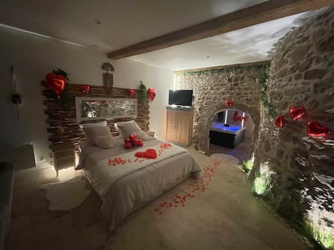 Love Room & Jacuzzi | Natural freshness