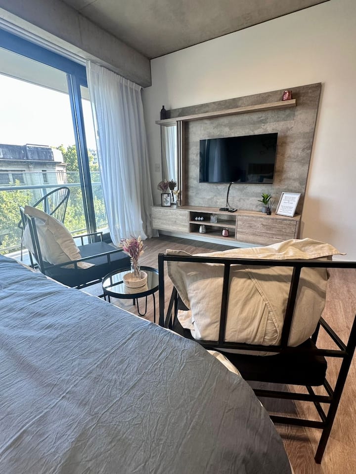 Квартира-студия в Puerto Madero в жилой башне с балконом и бассейном