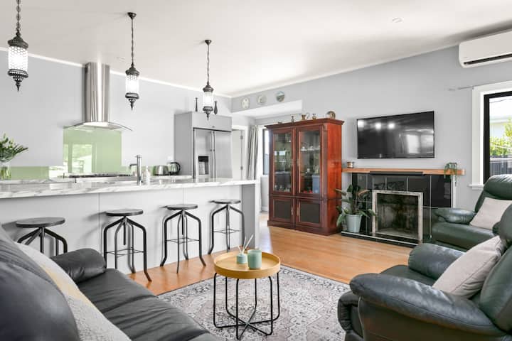 Central Family Home 5 Min To Cbd! - Gisborne
