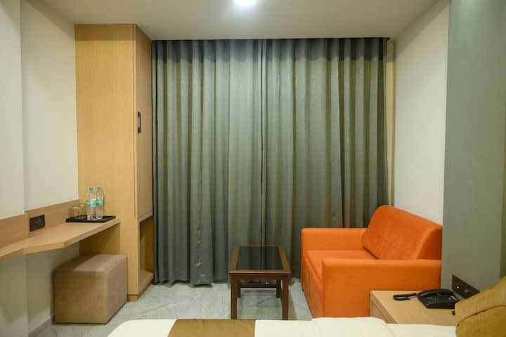 Hotel Kutch Elegance Ac Deluxe Room - ブージ