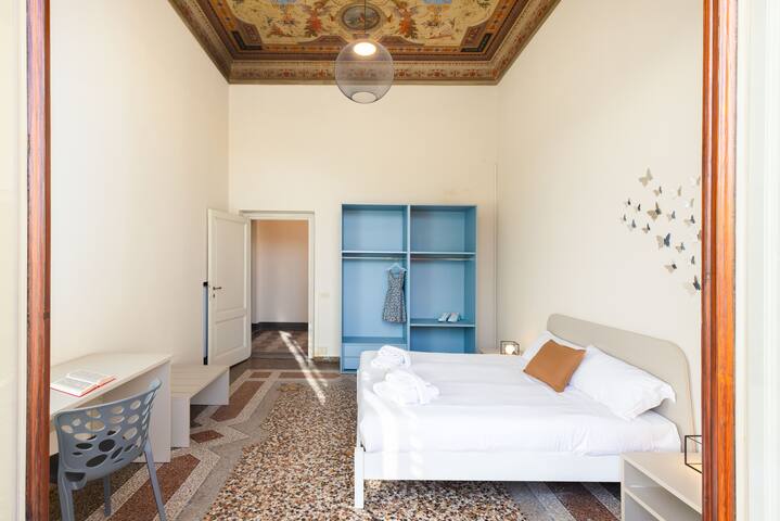 [5m ponte vecchio and center] Panoramic Home gallery image 5