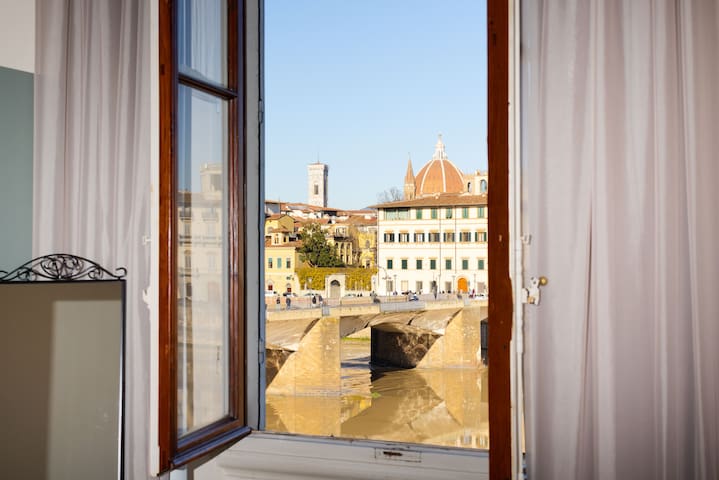 [5m ponte vecchio and center] Panoramic Home