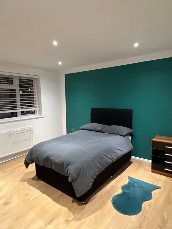 Double Bed Smart Tv Fibre Optic - Barking