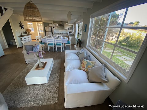 Top Airbnb: White house in Mantagua Chapanay with vineyard. in Quintero