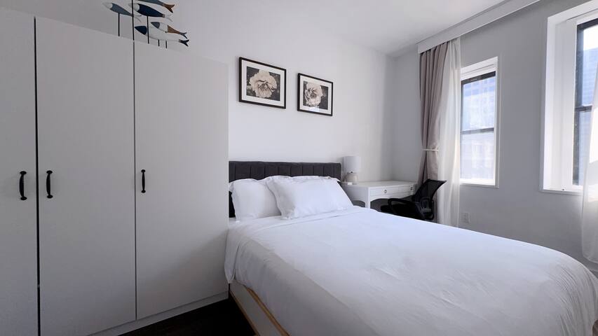 Chic Large 3BR/2BA | Downtown Xing | Best Location gallery image 5