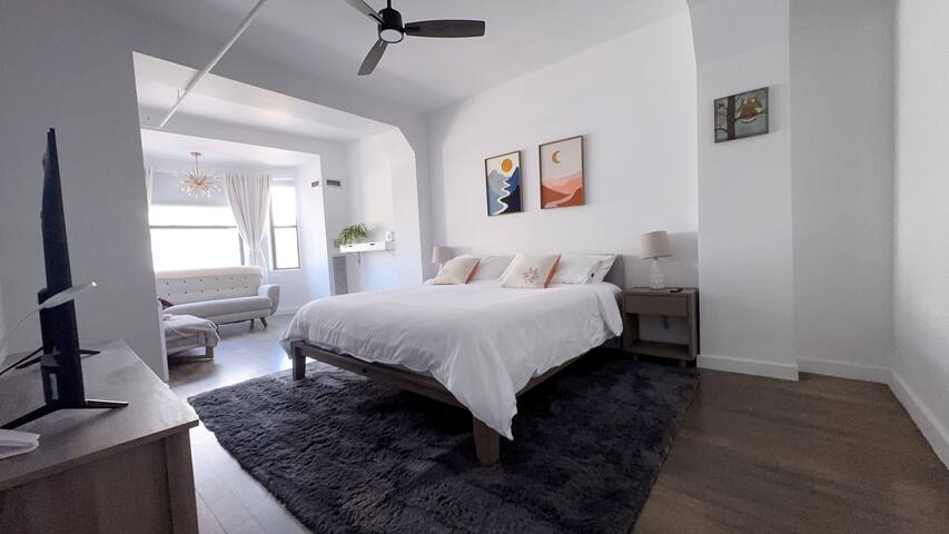 Chic Large 3BR/2BA | Downtown Xing | Best Location gallery image 4