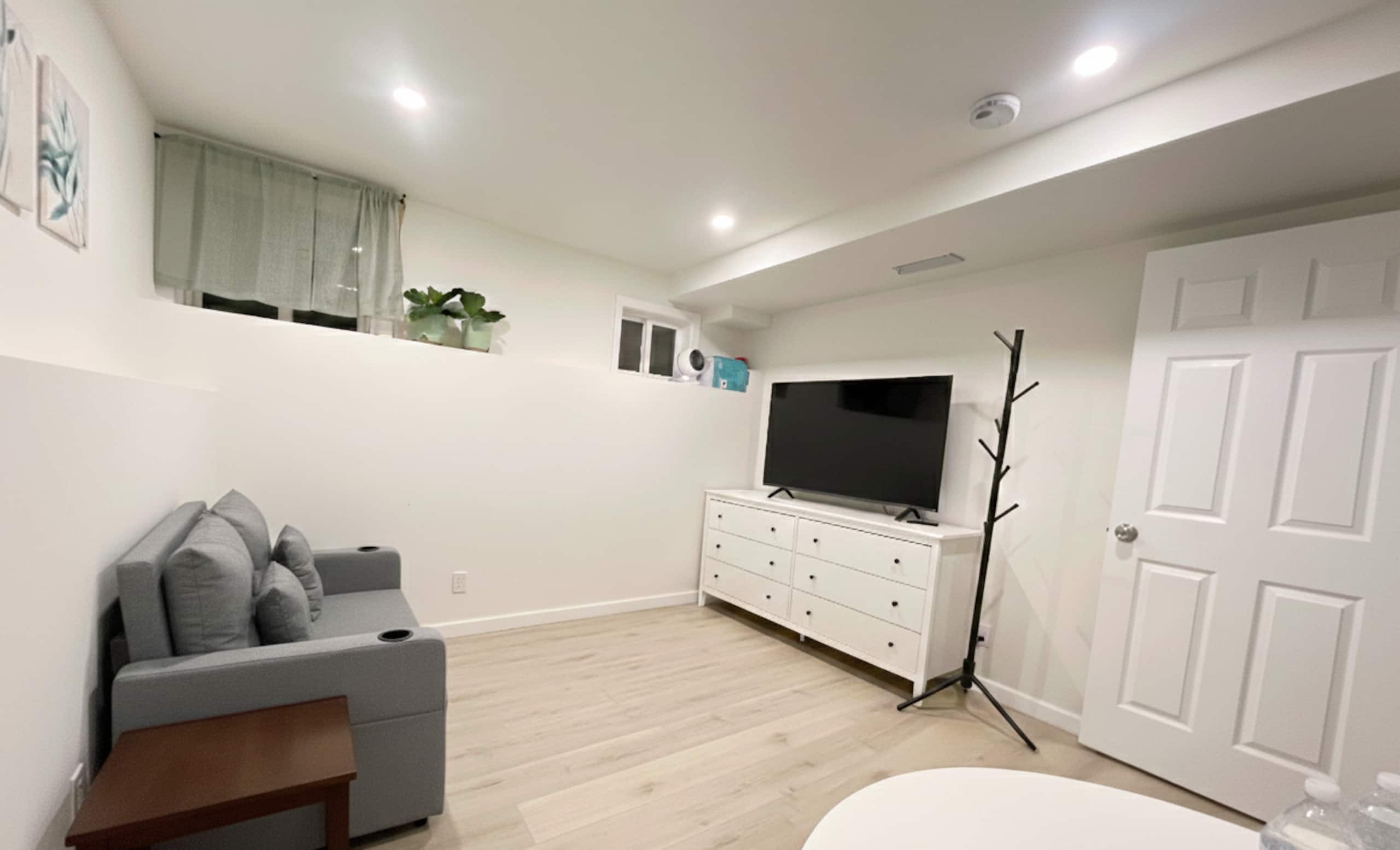 Private 2BR Suite Near Transit & Easy SF Access - Image 10