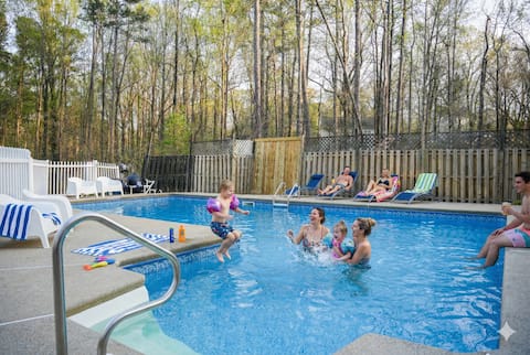 Entire Luxe Home, Heated Pool, Hot Tub & Game Room