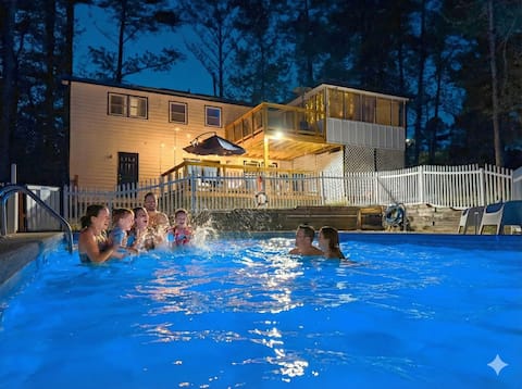 Entire Luxe Home, Heated Pool, Hot Tub & Game Room
