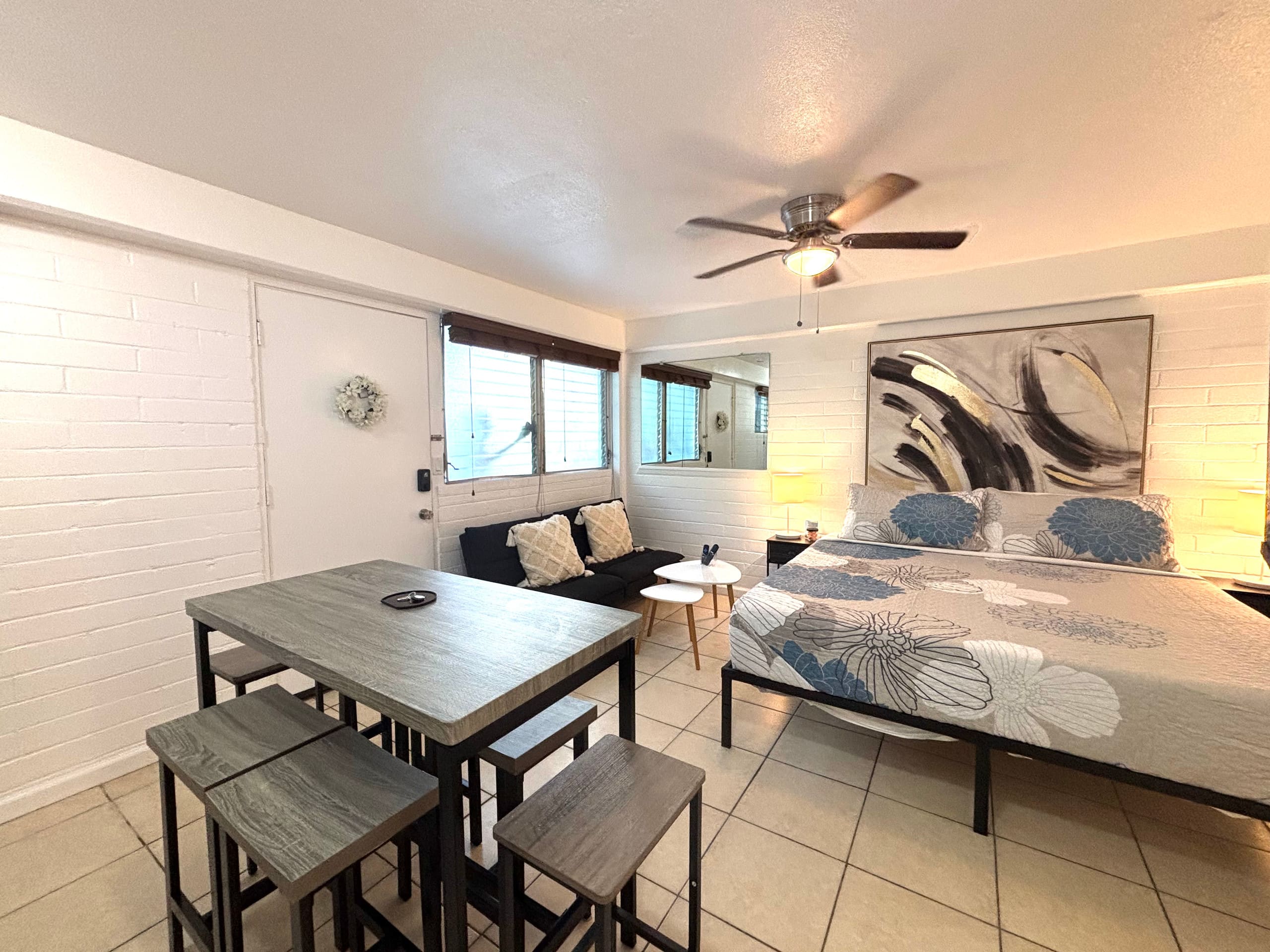 1-bedroom Center of Waikiki Kitchen WiFi Beach - Image 6