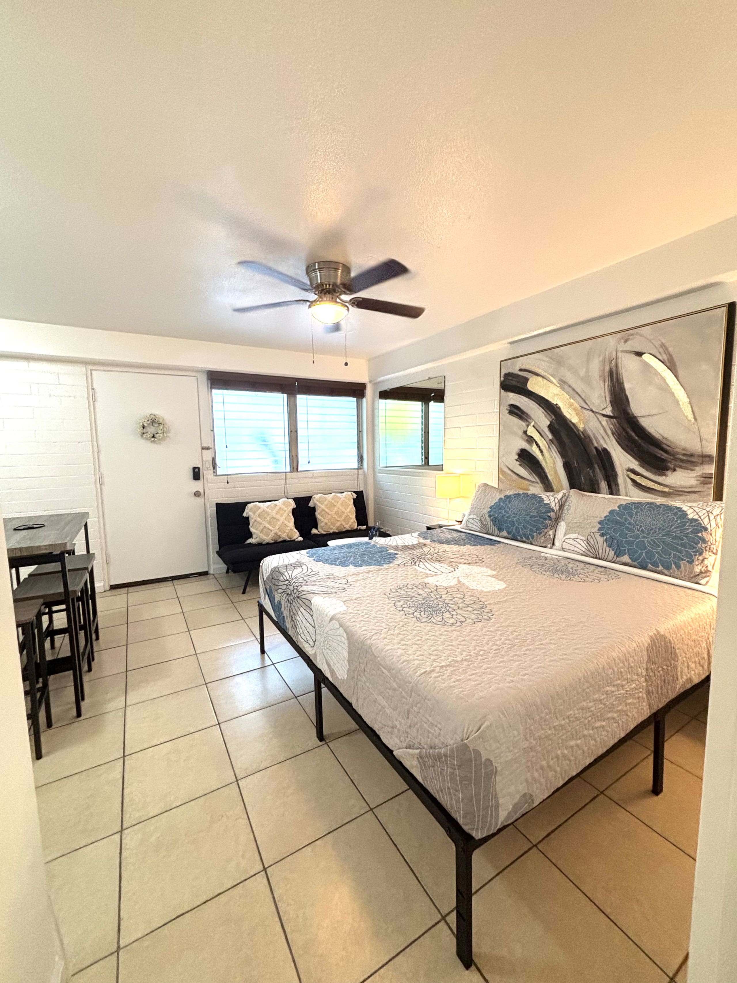 1-bedroom Center of Waikiki Kitchen WiFi Beach - Image 4