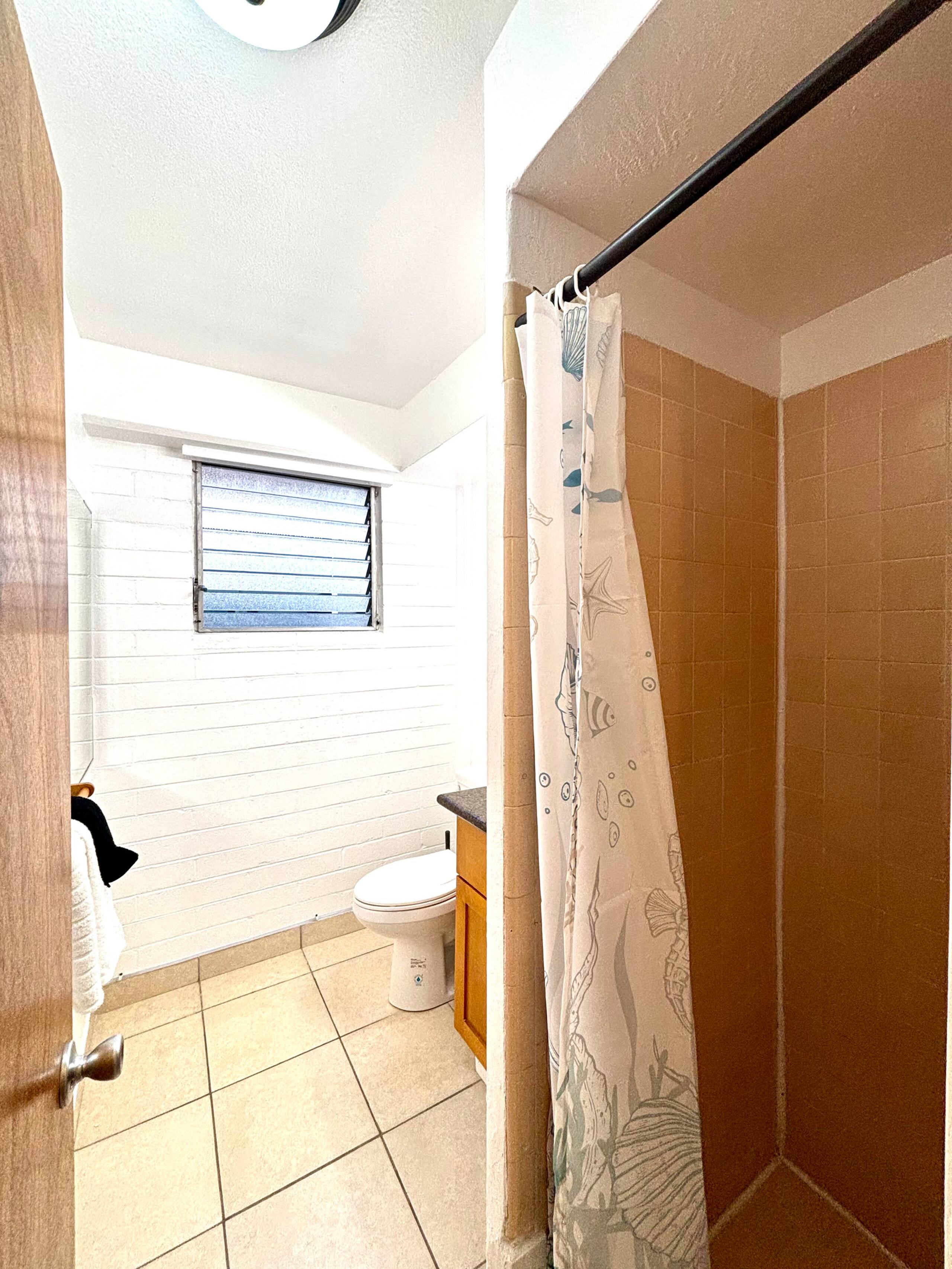 1-bedroom Center of Waikiki Kitchen WiFi Beach - Image 16