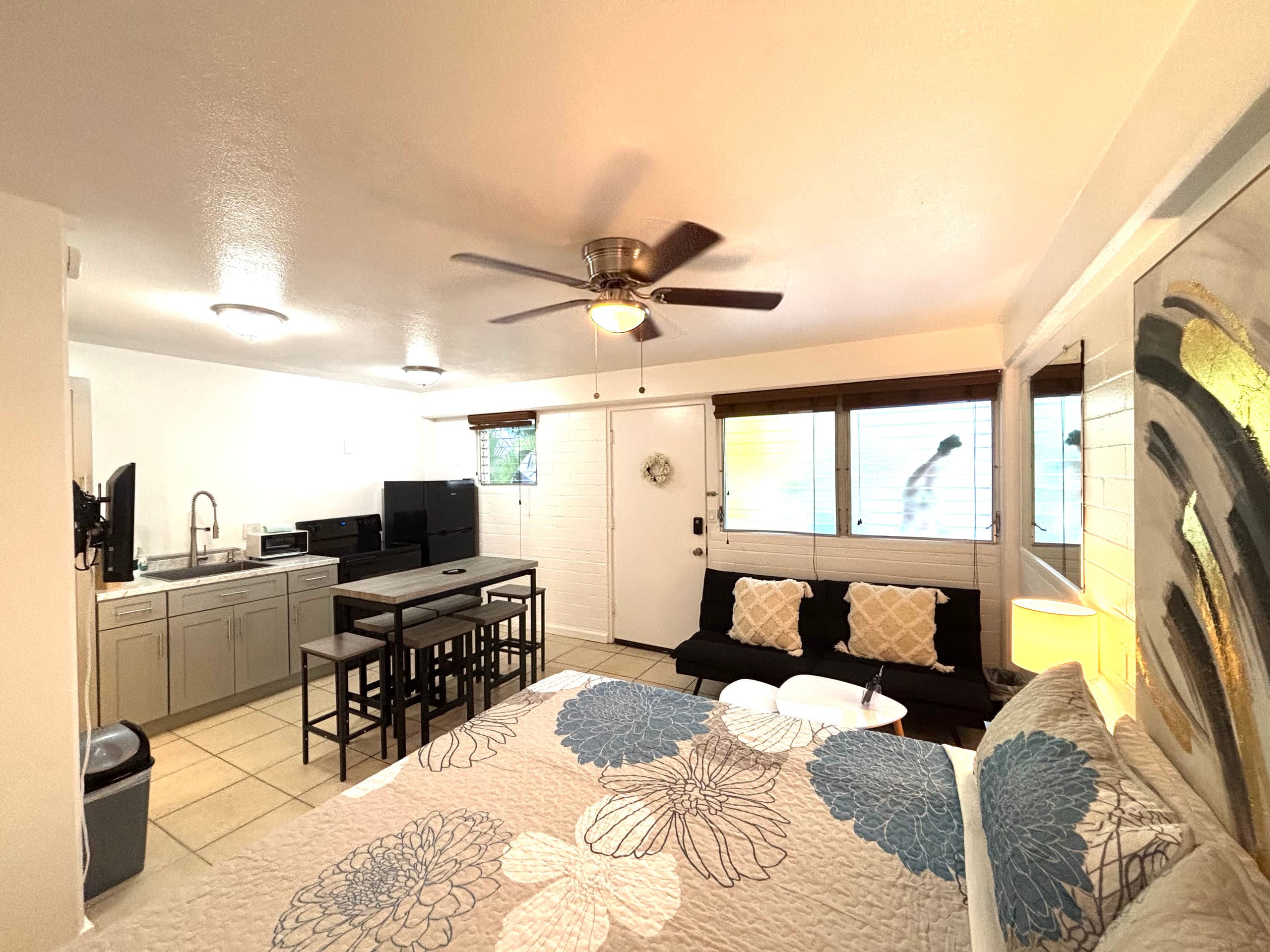 1-bedroom Center of Waikiki Kitchen WiFi Beach - Image 5