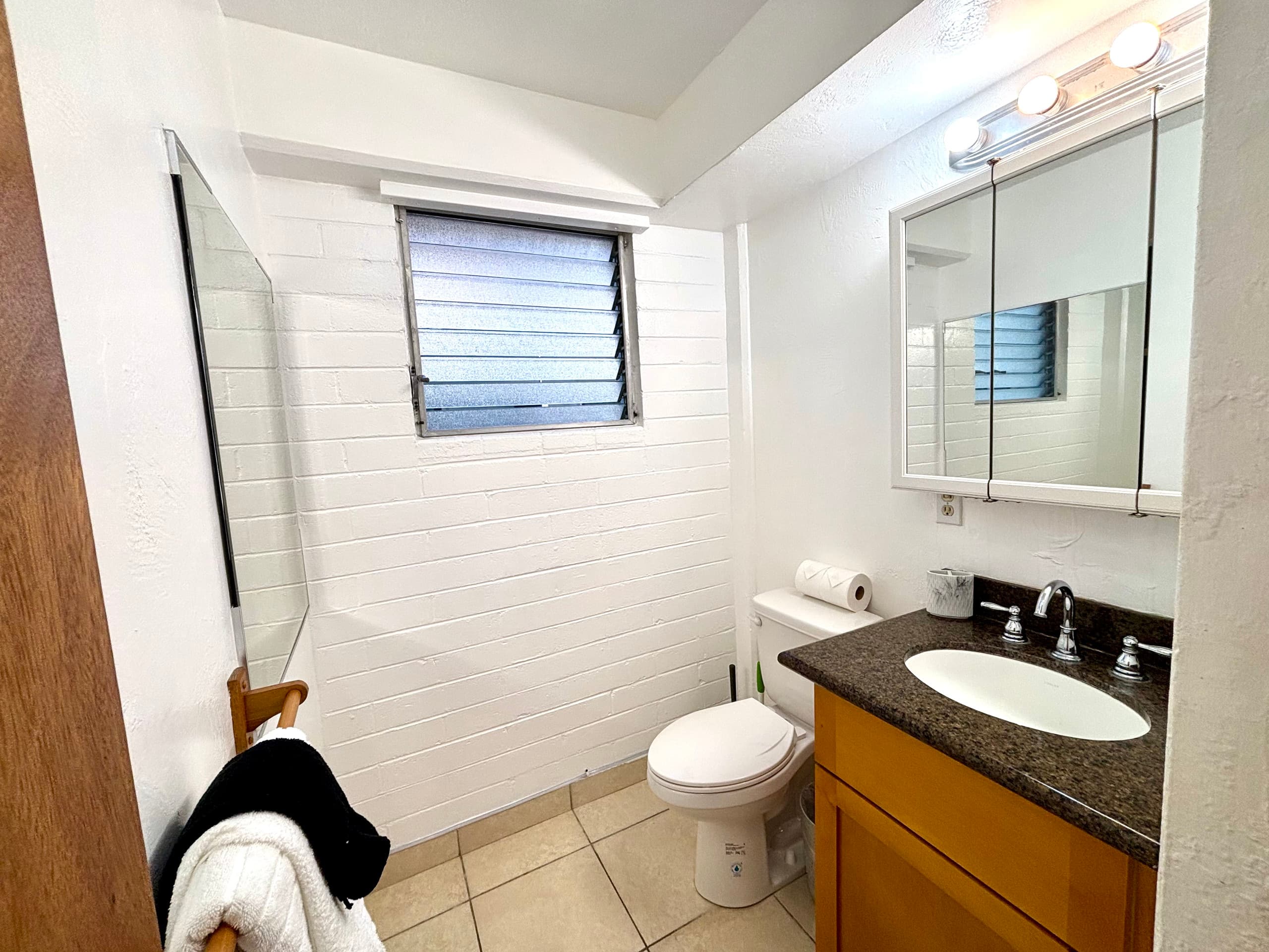 1-bedroom Center of Waikiki Kitchen WiFi Beach - Image 19