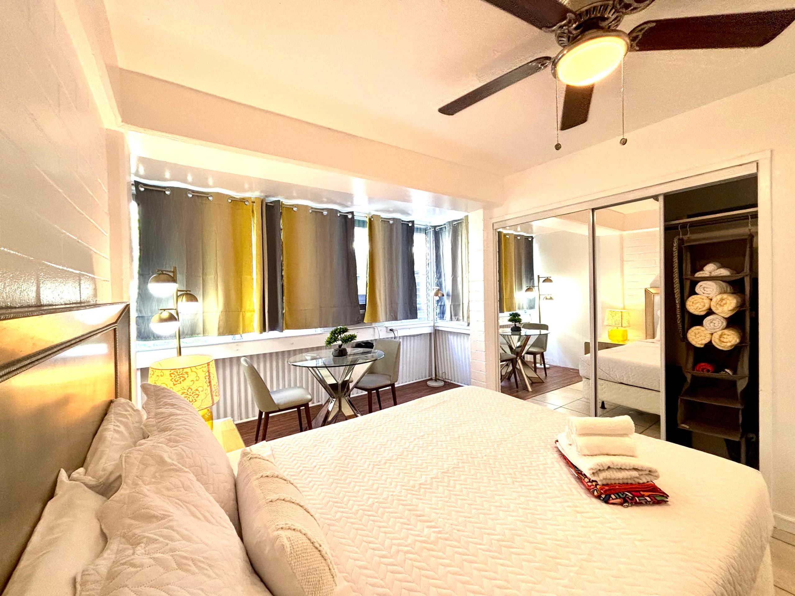1-bedroom Center of Waikiki Kitchen WiFi Beach - Image 12