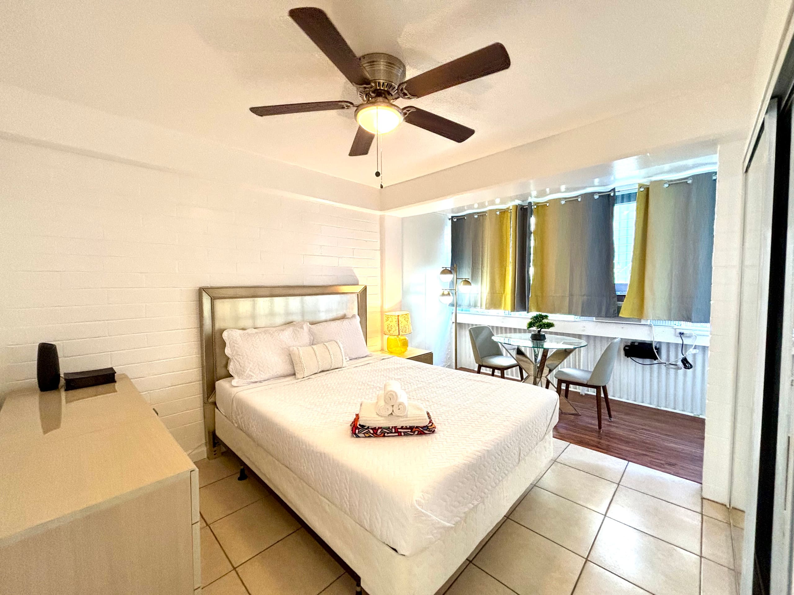 1-bedroom Center of Waikiki Kitchen WiFi Beach - Image 14