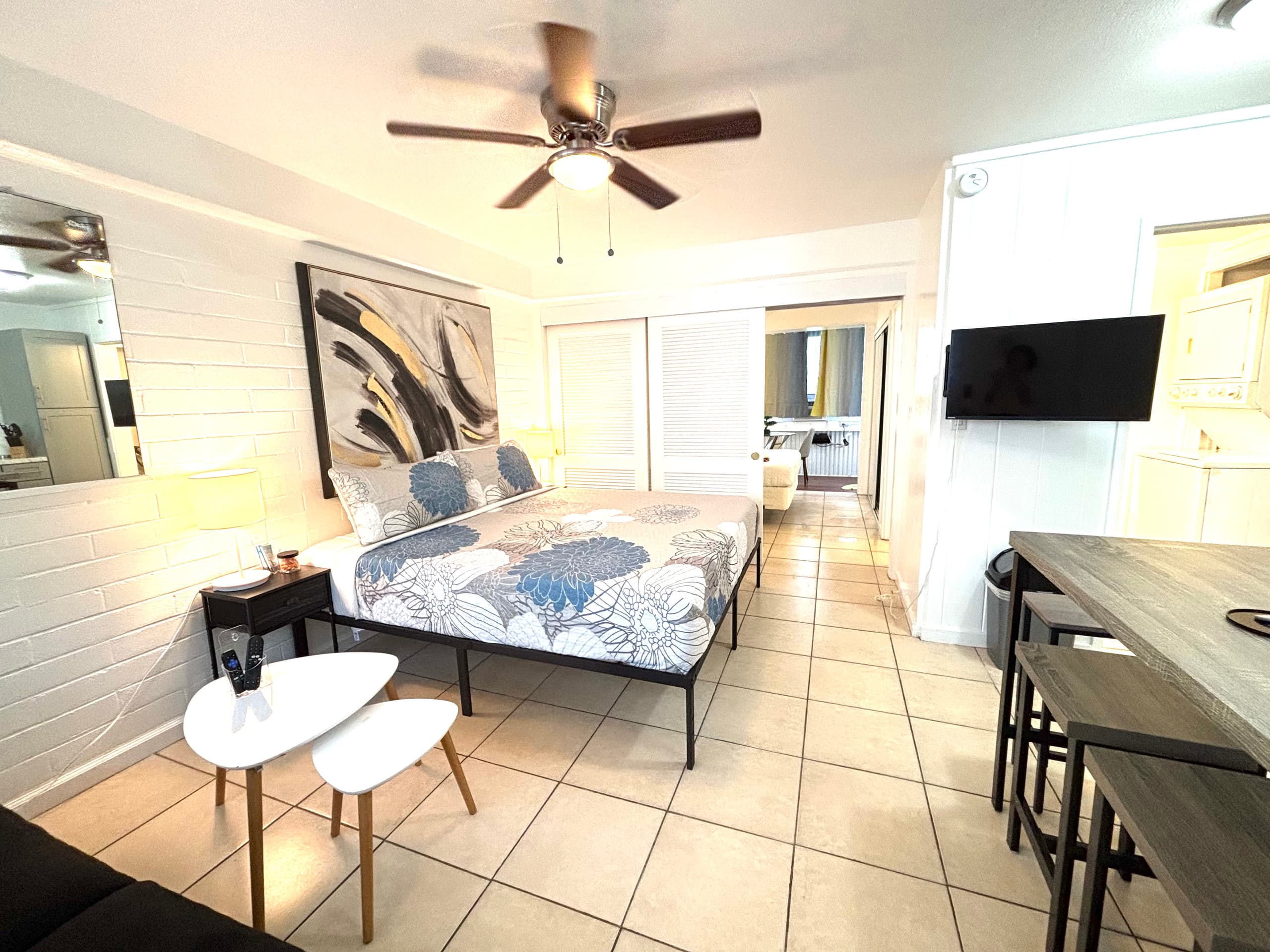 1-bedroom Center of Waikiki Kitchen WiFi Beach - Image 9